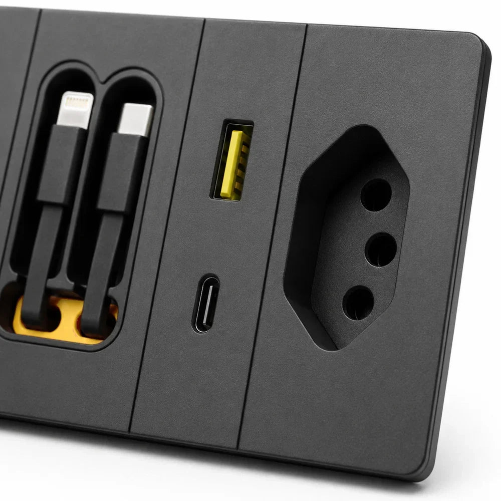 Tomada Inteligente Plugmax — tomada, USB, USB-C e 2 cabos retráteis numa peça só